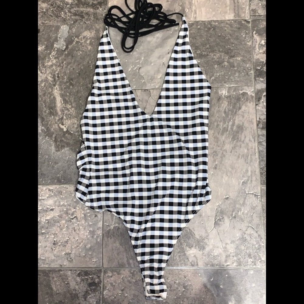 Fashion nova halter top bodysuit